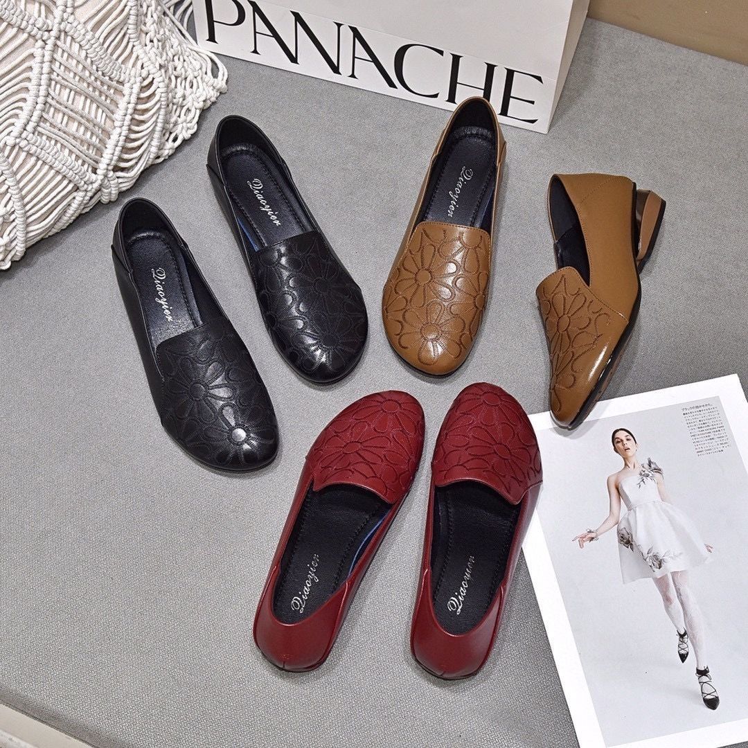 2025 Actualizado-Zapatos de piel con tacón bajo bordados