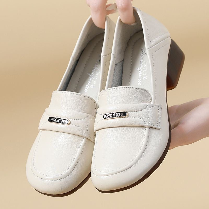 Zapatos de piel de suela blanda y tacón medio