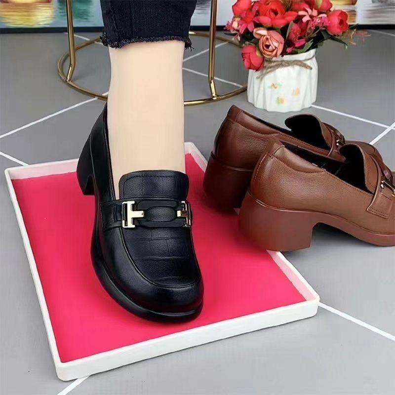 Zapatos de piel con etiqueta T