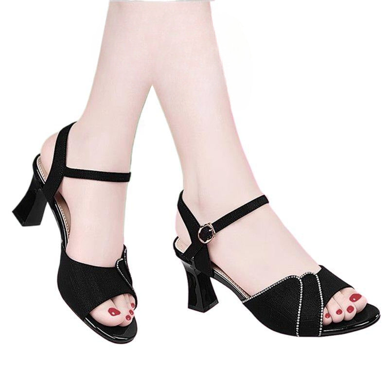 Nuevos estilos de sandalias con pedrería para 2026