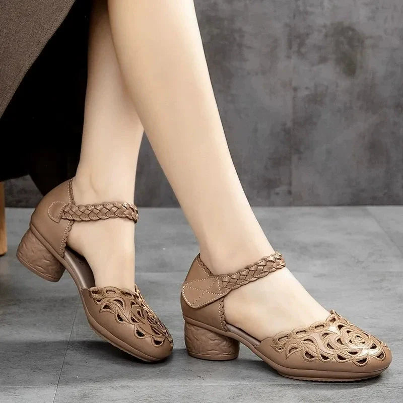 Zapatos bordados de punta redonda