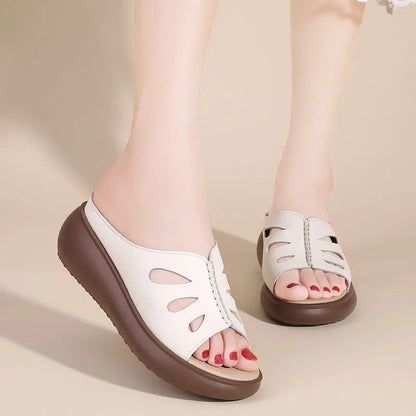 Nuevas sandalias de cuña