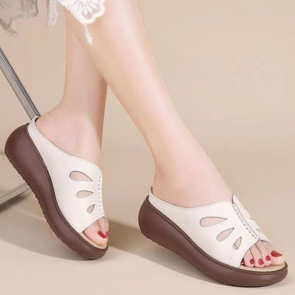 Nuevas sandalias de cuña