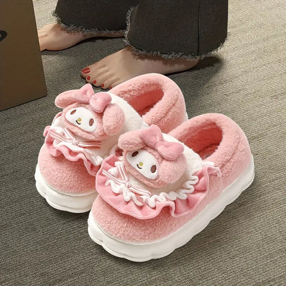 Zapatos cálidos y cómodos de felpa de invierno con dibujos animados de Hello Kitty