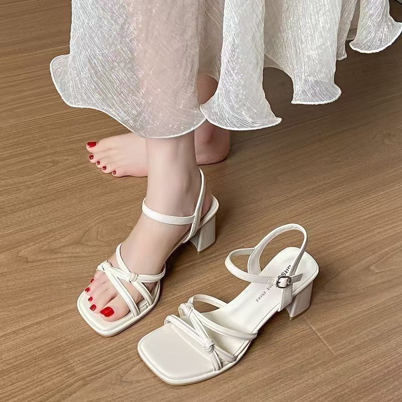 Sandalias francesas de tacón de bloque de moda