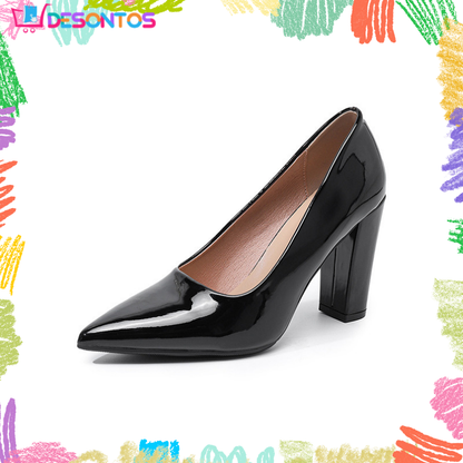 Elegantes tacones altos de charol para mujer