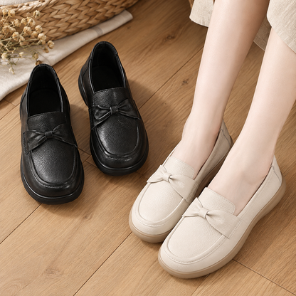 Zapatos de Piel Suave con Corte Bajo y Detalle de Lazo