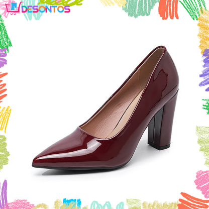 Elegantes tacones altos de charol para mujer
