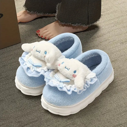 Zapatos cálidos y cómodos de felpa de invierno con dibujos animados de Hello Kitty