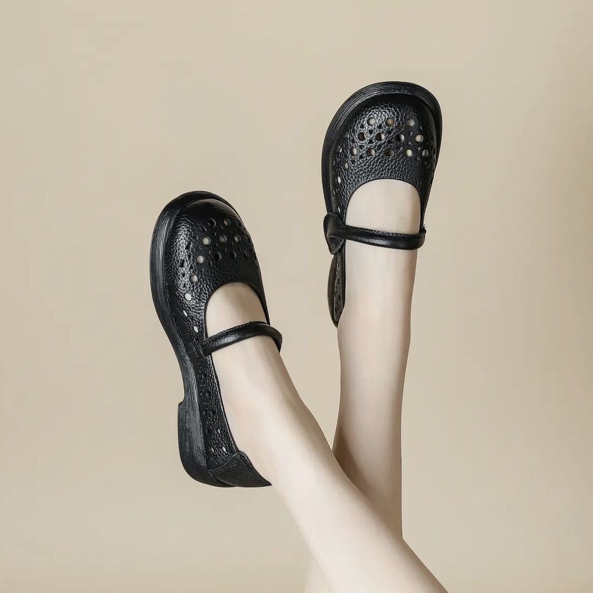 Zapatos transpirables de suela blanda fabricados en piel auténtica.