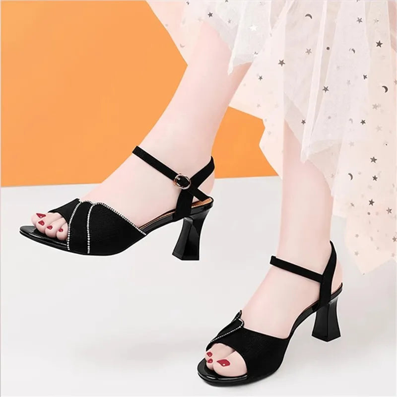 Nuevos estilos de sandalias con pedrería para 2026