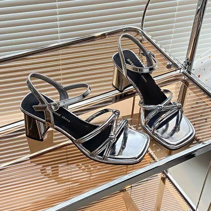 Sandalias francesas de tacón de bloque de moda