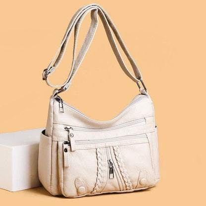 Bolso de piel con adornos de cremallera