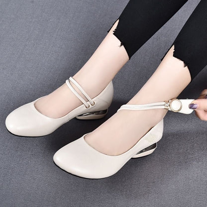 Zapatos de piel sencillos de tacón bajo y punta redonda