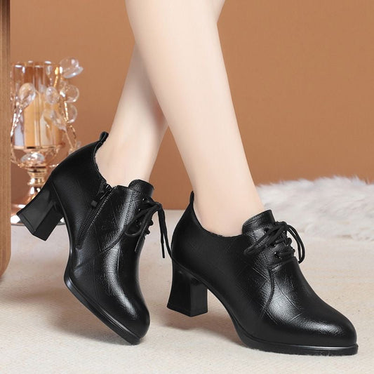 Tacones altos con cordones
