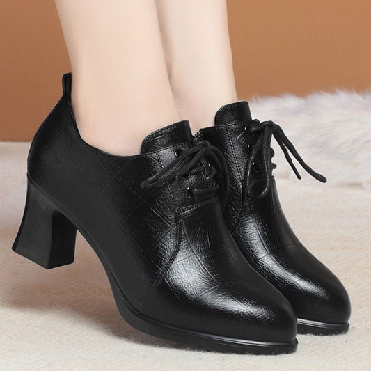 Tacones altos con cordones