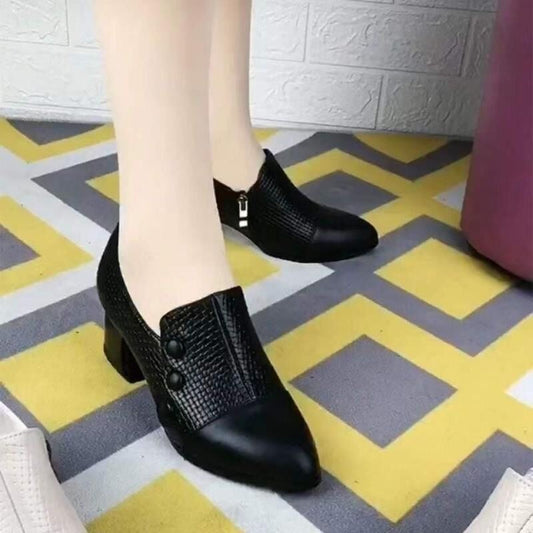 Tacones altos con botones