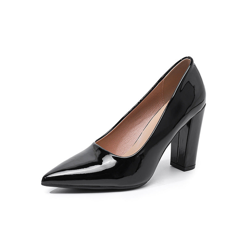 Elegantes tacones altos de charol para mujer