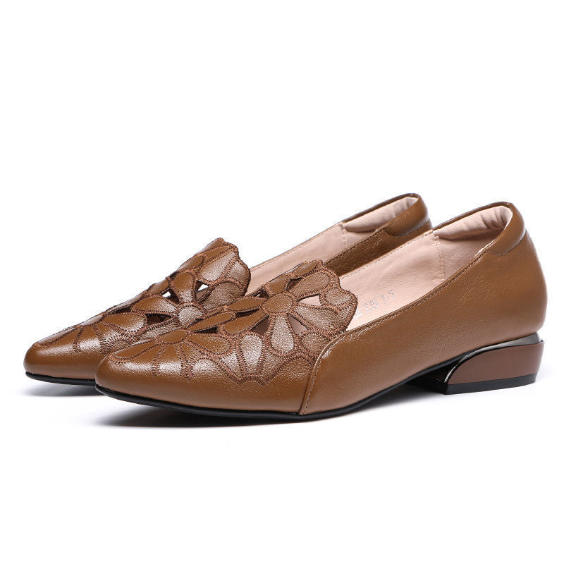 Zapatos de suela blanda con bordado hueco