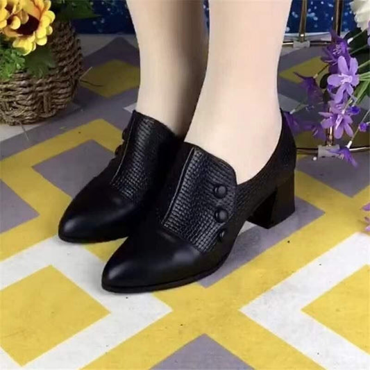 Tacones altos con botones