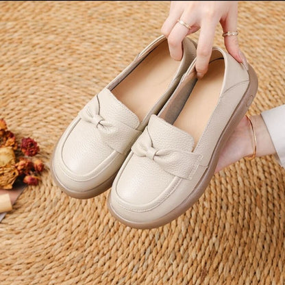Zapatos de Piel Suave con Corte Bajo y Detalle de Lazo