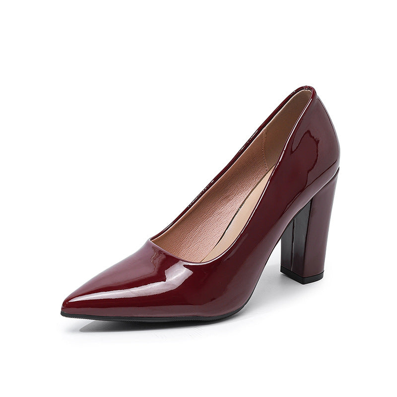 Elegantes tacones altos de charol para mujer