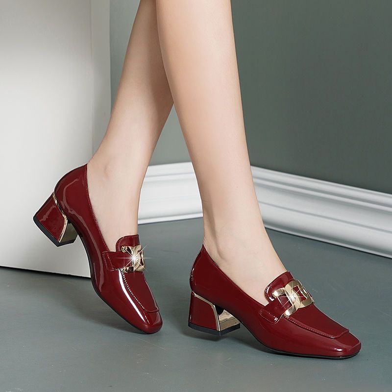 Zapatos de charol con tacón grueso, nuevo modelo