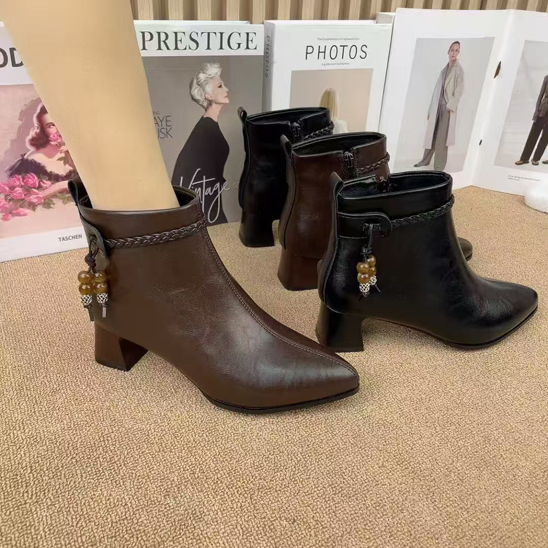 Botines de Piel con Tacón Estilizado