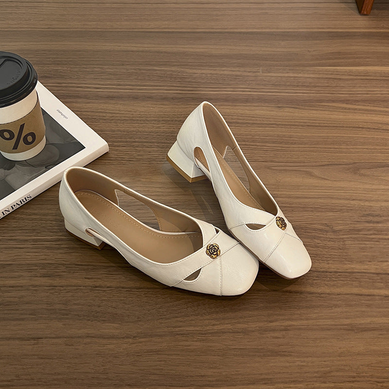 Zapatos Mary Jane de tacón grueso con diseño calado