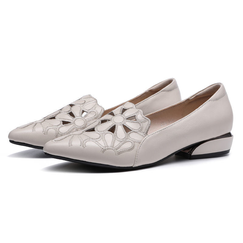 Zapatos de suela blanda con bordado hueco