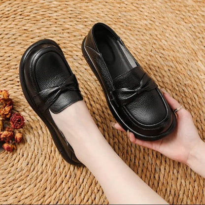 Zapatos de Piel Suave con Corte Bajo y Detalle de Lazo