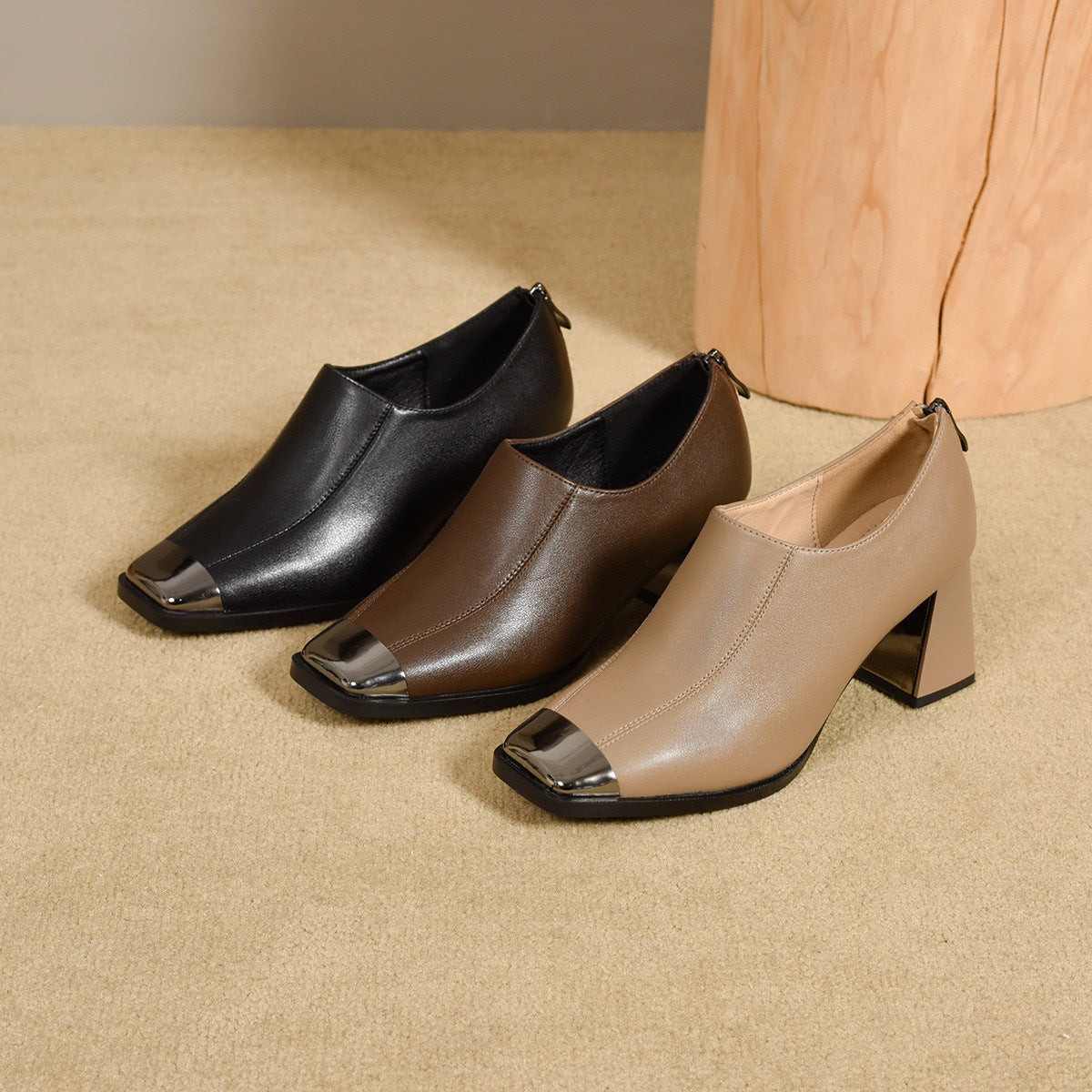 Zapato de tacón medio de piel con punta cuadrada