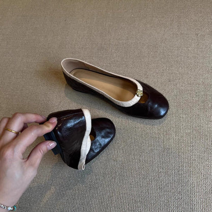 Zapatos de piel estilo retro con diseño de camelia, corte bajo y slip-on