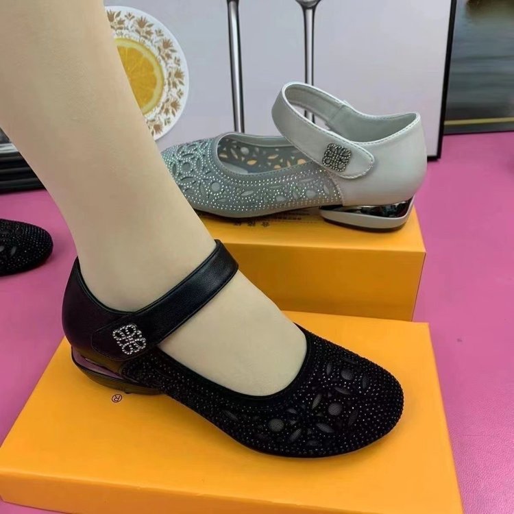 Zapatos de mujer huecos y transpirables