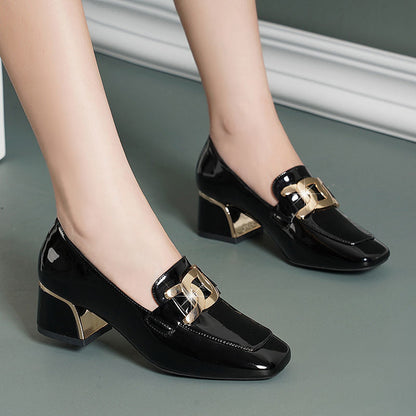 Zapatos de charol con tacón grueso, nuevo modelo