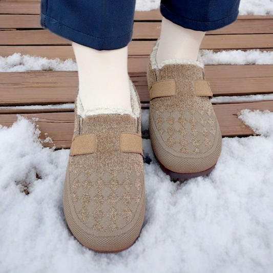 Nuevos zapatos cálidos gruesos de terciopelo de invierno.