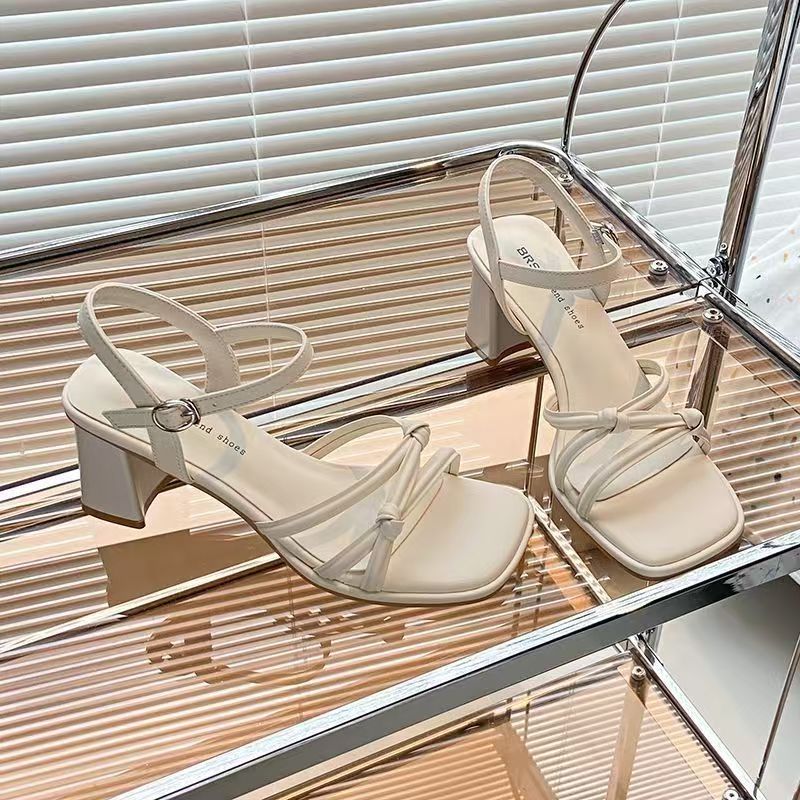 Sandalias francesas de tacón de bloque de moda