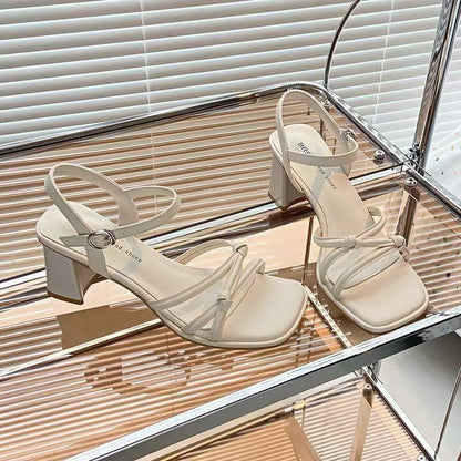 Sandalias francesas de tacón de bloque de moda